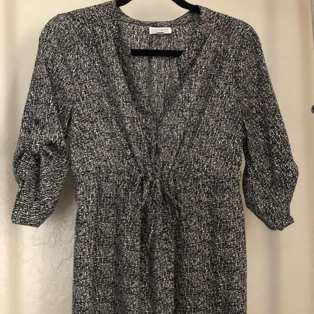 A pea in the pod maternity blouse. Medium.